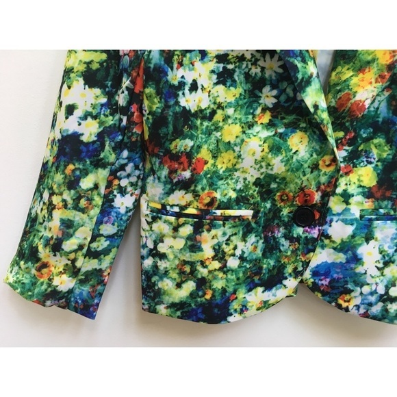 Francesca’s Collections Floral Blazer - Picture 2 of 7